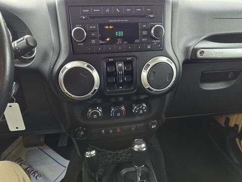Used 2013 Jeep Wrangler Unlimited Sahara w/ Connectivity Group image 8