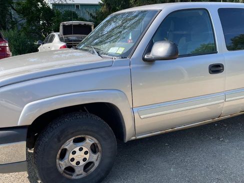 Used 2004 Chevrolet Silverado 1500 LS w/ Light Duty Power Package AWD/4WD image 5