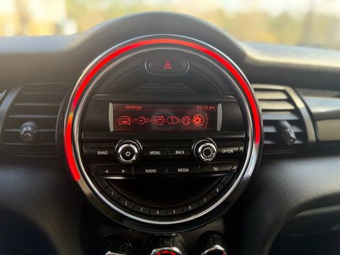 Used 2016 MINI Cooper 4-Door Hardtop image 21
