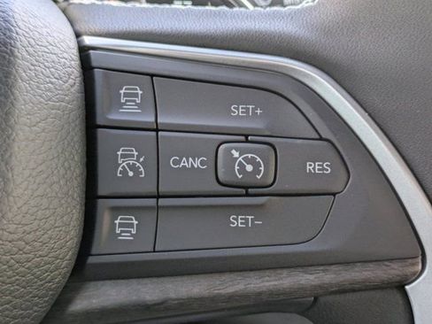 New 2025 Jeep Grand Cherokee Limited w/ Black Appearance Package image 23