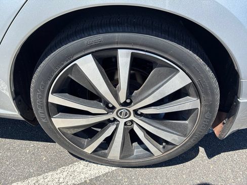 Used 2019 Nissan Altima 2.0 Platinum FWD image 12