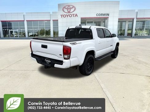 Used 2017 Toyota Tacoma TRD Sport image 8
