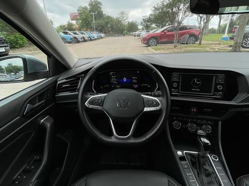 Used 2024 Volkswagen Jetta SE FWD image 12