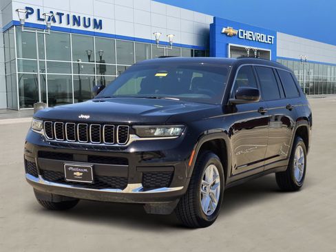 Used 2025 Jeep Grand Cherokee L Laredo RWD image 2