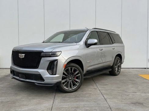 Certified 2025 Cadillac Escalade ESV V AWD/4WD image 1