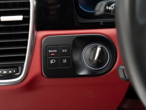 Certified 2022 Porsche Cayenne Turbo image 28