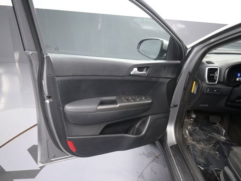 Used 2021 Kia Sportage LX image 16