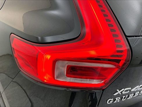 Used 2023 Volvo XC40 B5 Plus w/ Protection Package Premier image 39