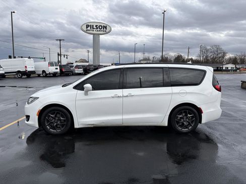 Used 2018 Chrysler Pacifica Touring-L Plus w/ S Appearance Package image 5