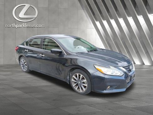 Used 2016 Nissan Altima 2.5 SV FWD image 5