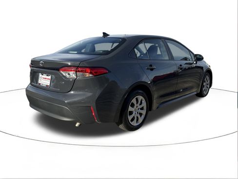 Used 2023 Toyota Corolla LE image 3