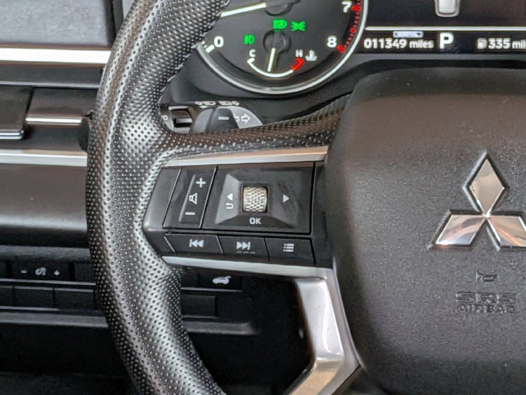 Used 2025 Mitsubishi Outlander SE AWD/4WD image 17
