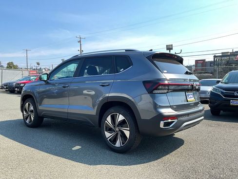 New 2025 Volkswagen Taos SE image 5
