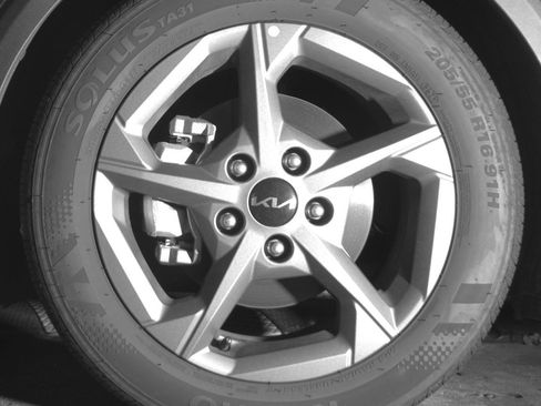 Used 2025 Kia K4 FWD image 12