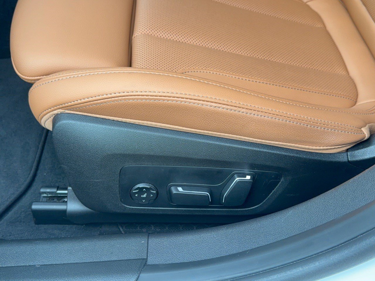 Certified 2026 BMW 330i Sedan RWD image 16