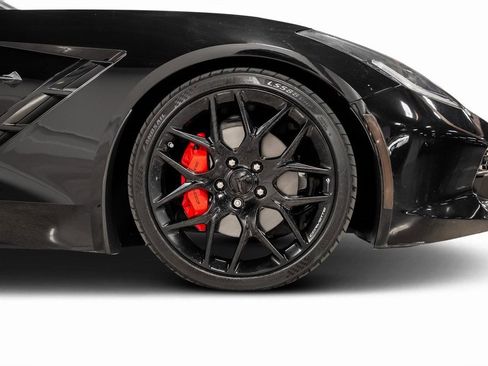 Used 2019 Chevrolet Corvette Stingray Coupe w/ Carbon Flash Badge Package image 30