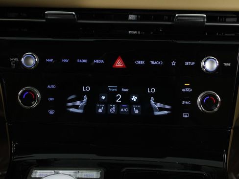 Used 2025 Genesis G80 2.5T image 19