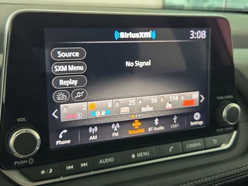 Used 2025 Nissan Rogue SV FWD image 19