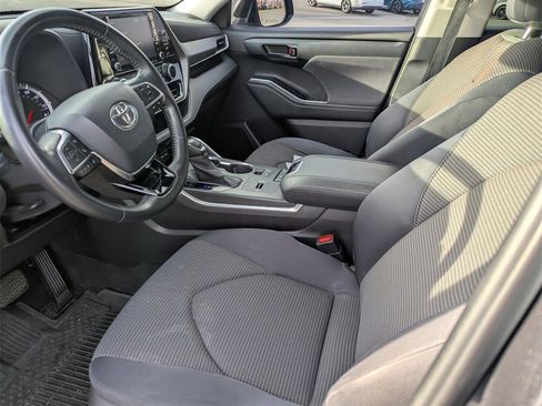 Used 2020 Toyota Highlander L image 8