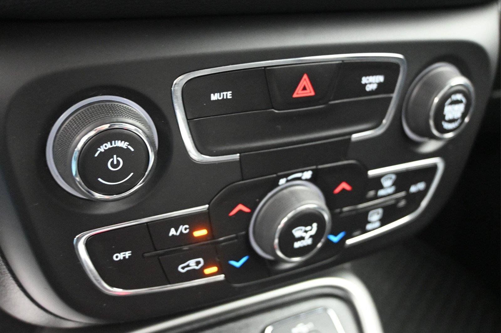 Used 2019 Jeep Compass Latitude w/ Cold Weather Group AWD/4WD image 5