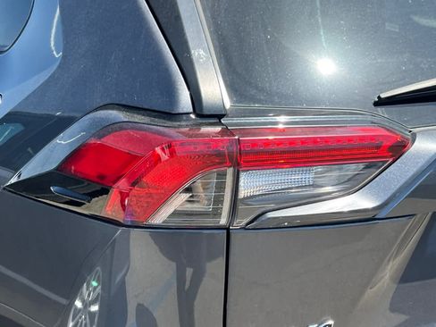 Used 2021 Toyota RAV4 LE image 20