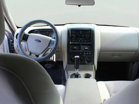 Used 2007 Ford Explorer Sport Trac XLT AWD/4WD image 7