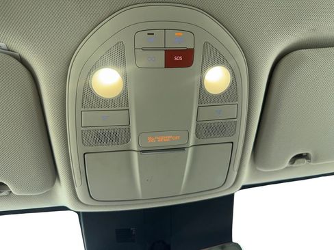 Used 2025 Genesis G70 2.5T RWD image 41