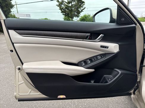Used 2019 Honda Accord Touring image 17
