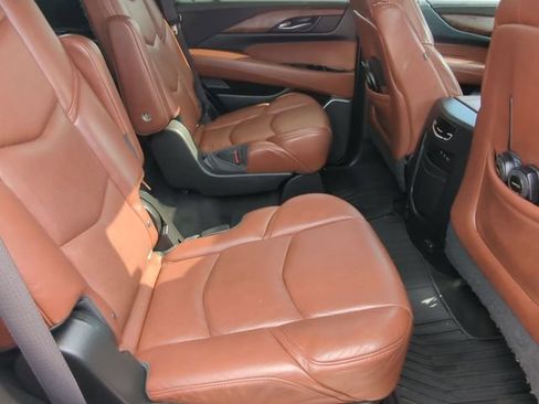 Used 2017 Cadillac Escalade Luxury AWD/4WD image 26
