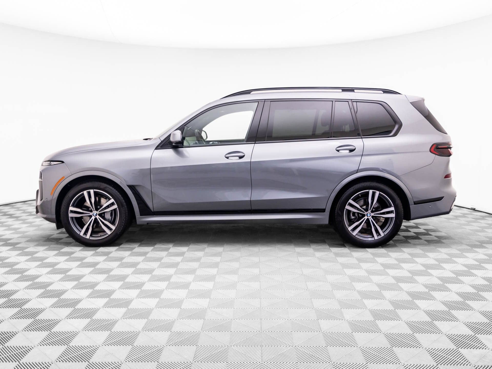 Certified 2026 BMW X7 xDrive40i w/ M Sport Package AWD/4WD image 2