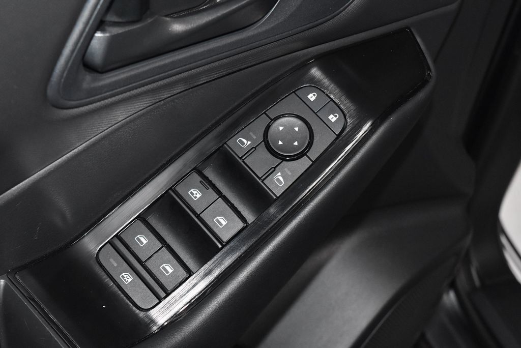 Used 2026 Nissan Rogue S AWD/4WD image 5