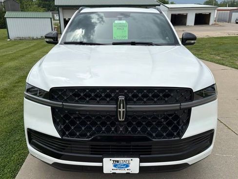 Used 2026 Lincoln Navigator Reserve w/ Jet Appearance Package AWD/4WD image 2