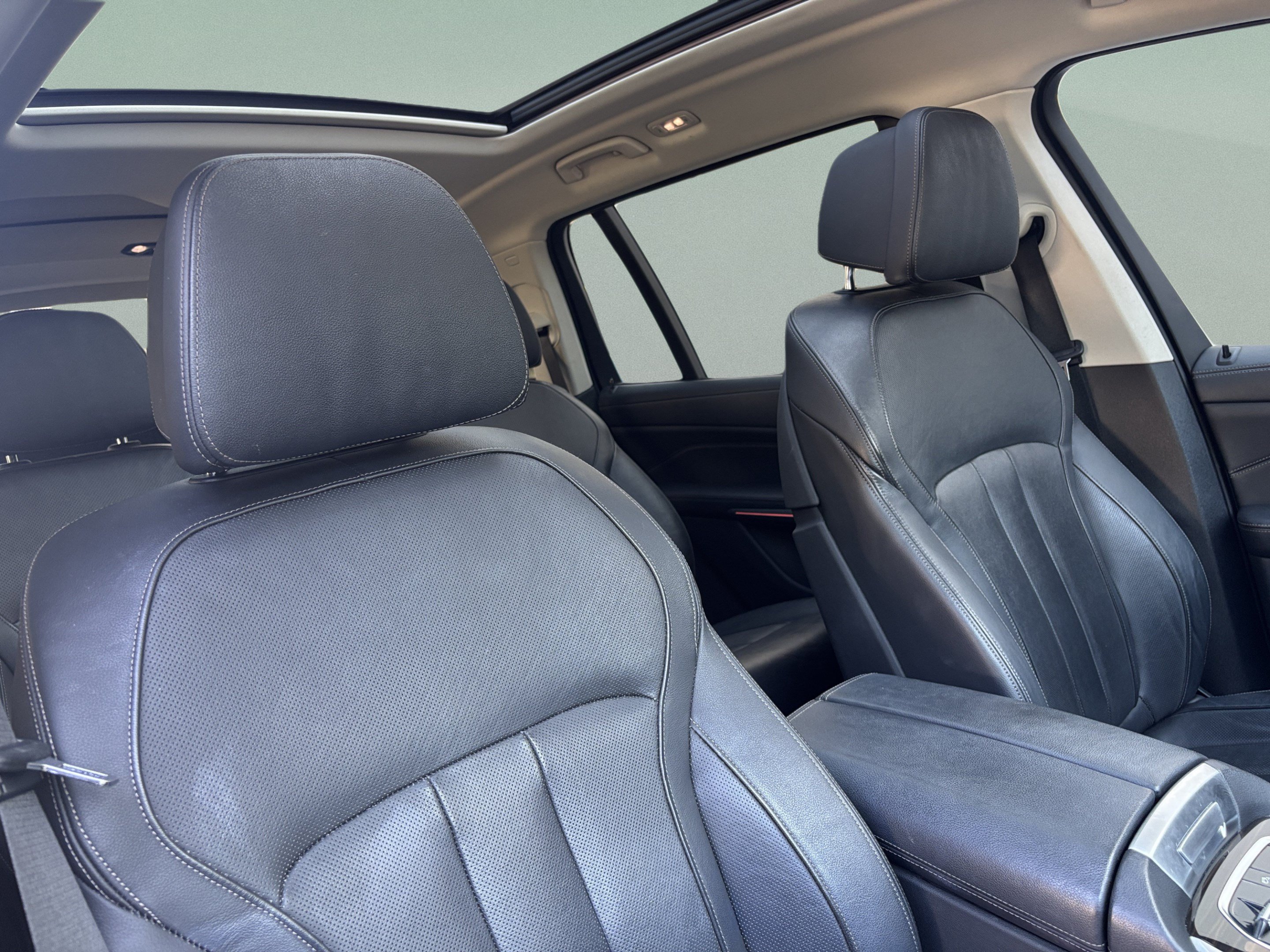 Used 2019 BMW X7 xDrive50i w/ Premium Package AWD/4WD image 21