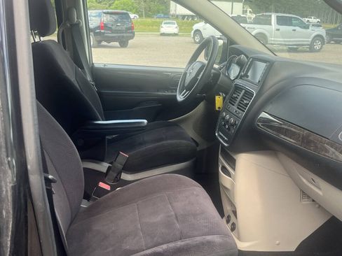 Used 2011 Dodge Grand Caravan Mainstreet w/ PWR Convenience Group FWD image 8