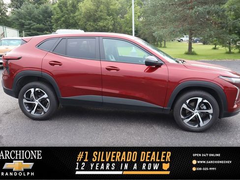 Used 2025 Chevrolet Trax RS w/ Driver Confidence Package FWD image 1