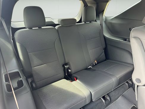 Used 2024 Chevrolet Traverse LT image 34