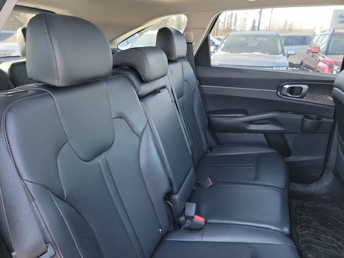 Used 2024 Kia Sorento S w/ Panoramic Sunroof Package image 23