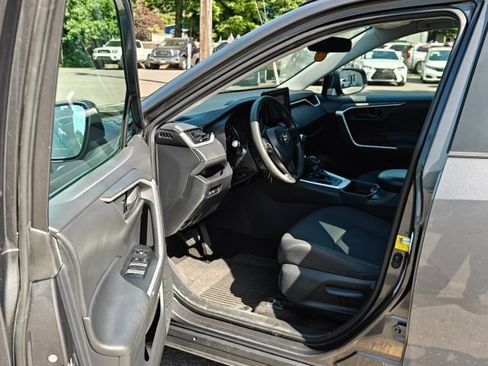 Used 2021 Toyota RAV4 LE w/ Carpet Mat Package (TMS) FWD image 13