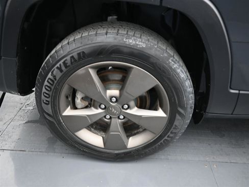 Used 2017 Jeep Cherokee 75th Anniversary image 21