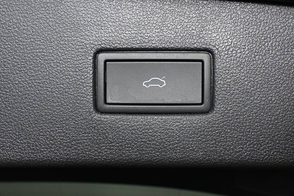 Used 2023 Volkswagen Tiguan SE FWD image 25