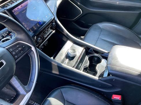 Used 2022 Jeep Grand Cherokee L Limited image 17