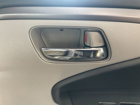 Used 2021 Honda Pilot EX image 11