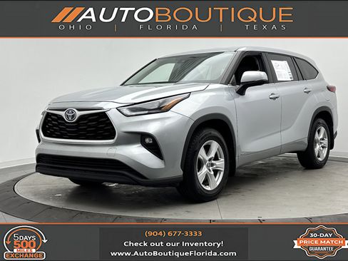 Used 2022 Toyota Highlander LE AWD/4WD image 1