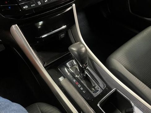 Used 2017 Honda Accord LX image 30