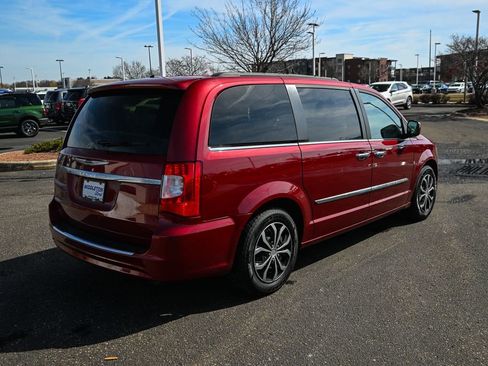 Used 2016 Chrysler Town & Country Touring w/ Driver Convenience Group image 5
