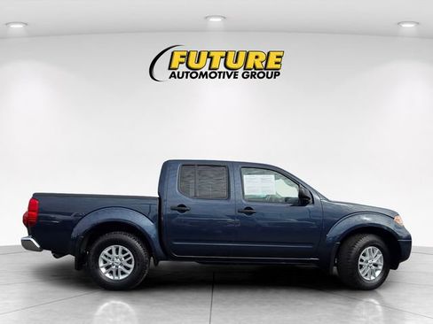 Used 2019 Nissan Frontier SV image 3