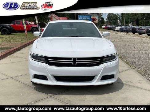 Used 2015 Dodge Charger SE RWD image 2