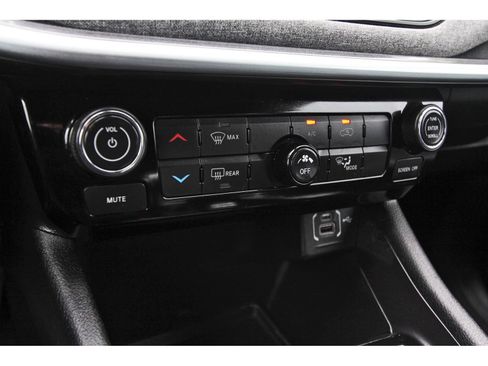 Used 2024 Jeep Compass Latitude AWD/4WD image 27