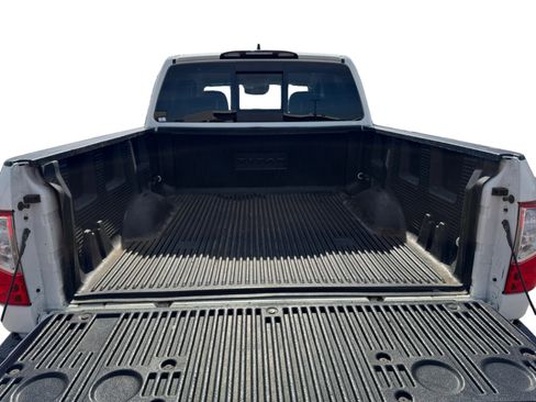 Used 2022 Nissan Titan SV w/ SV Convenience Package image 19