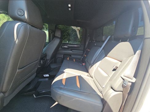 Used 2024 GMC Sierra 2500 AT4 w/ Technology Package AWD/4WD image 8